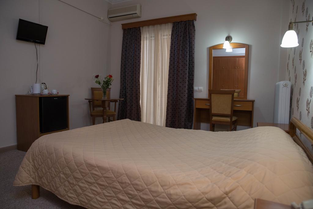 Hotel Liberty Missolonghi Экстерьер фото